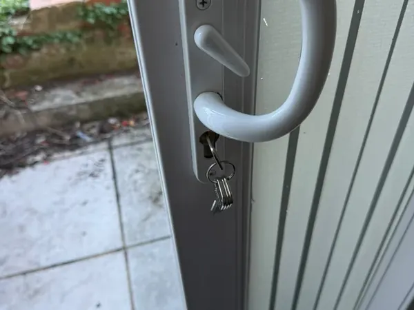White handle and lock on a uPVC patio door